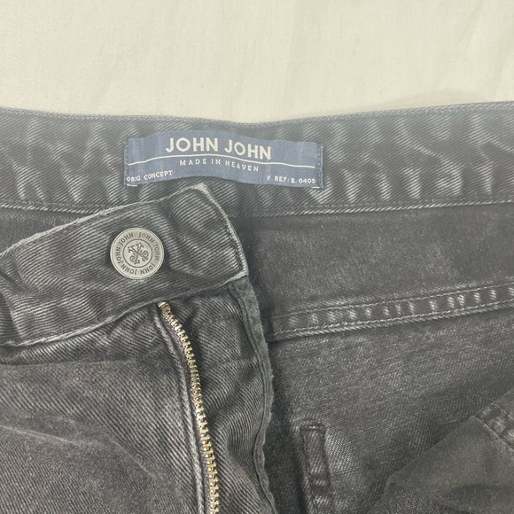 John John Made In Heaven Women Black Cut Off Denim Shorts Size 38/28 - Picture 6 of 9